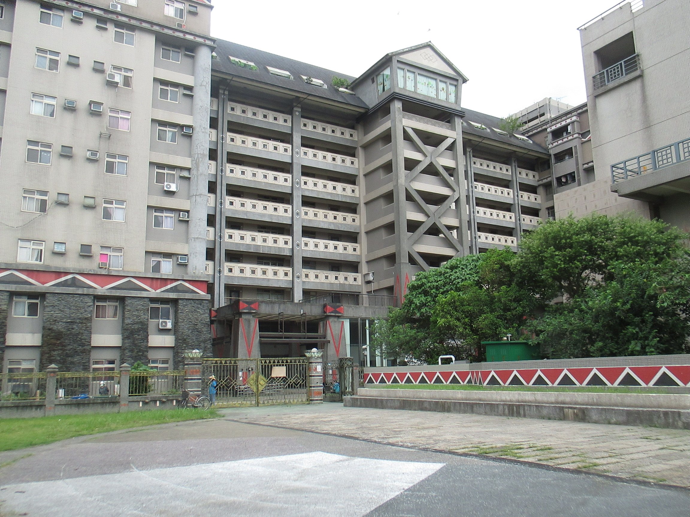 隆恩埔的原住民族社會住宅。詹明儒拍攝。