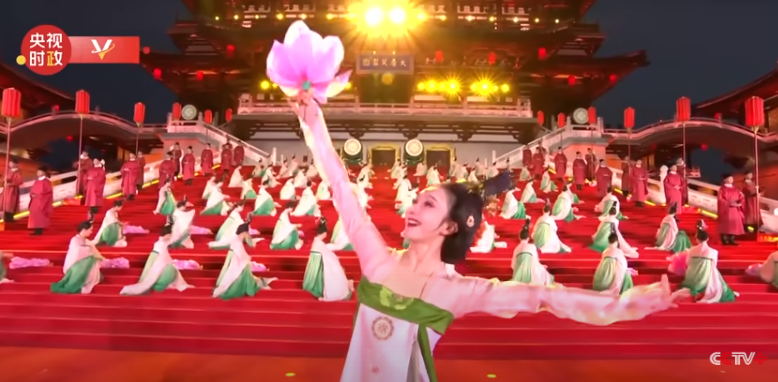 中共不顧經濟困頓，花大筆錢，動用大批人力，以仿古的大唐歌舞團來招待中亞五國元首，來顯示帝國在中亞的影響力。（圖：作者截自央視畫面）