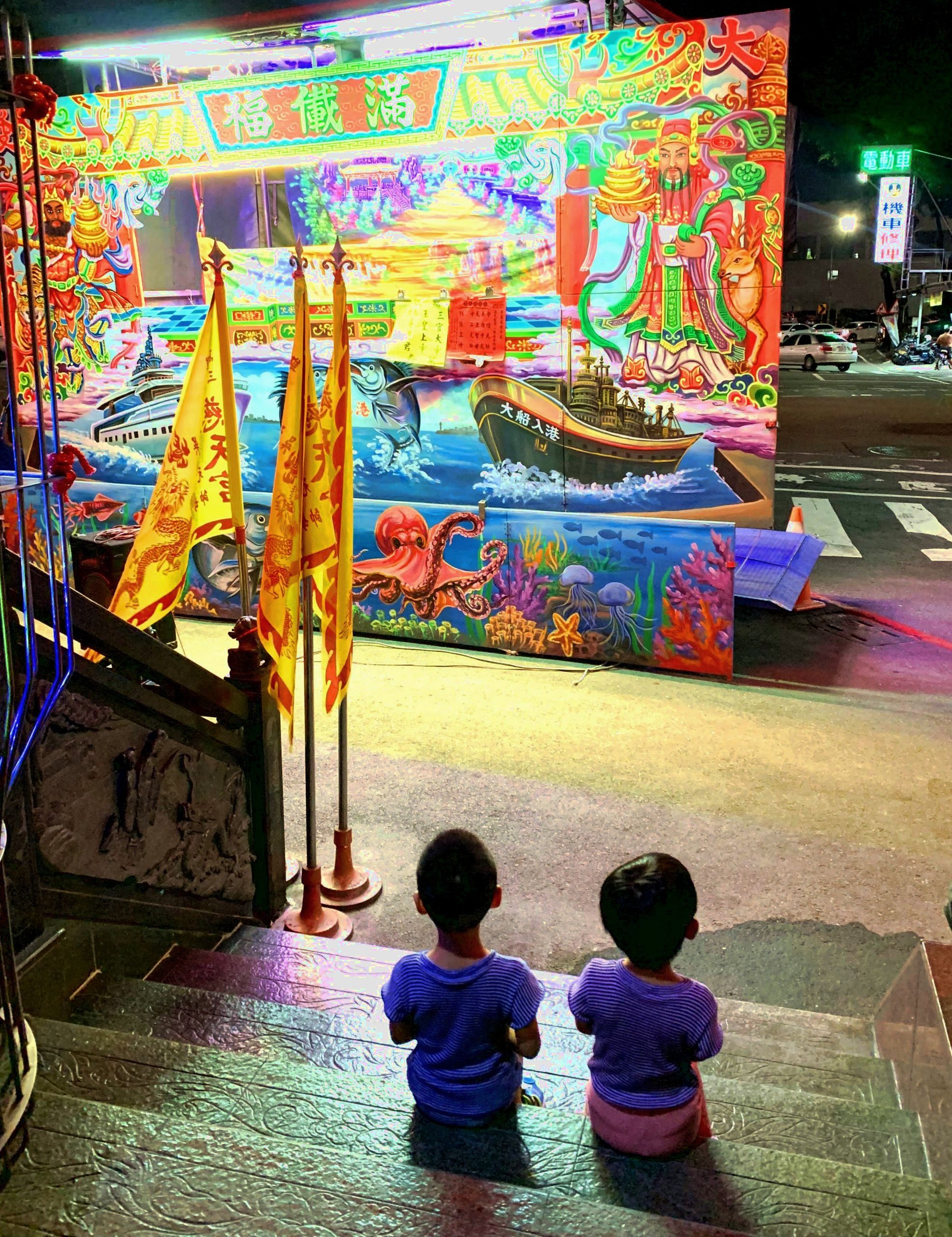 都市廟前一人一車布袋戲 呂自揚攝影