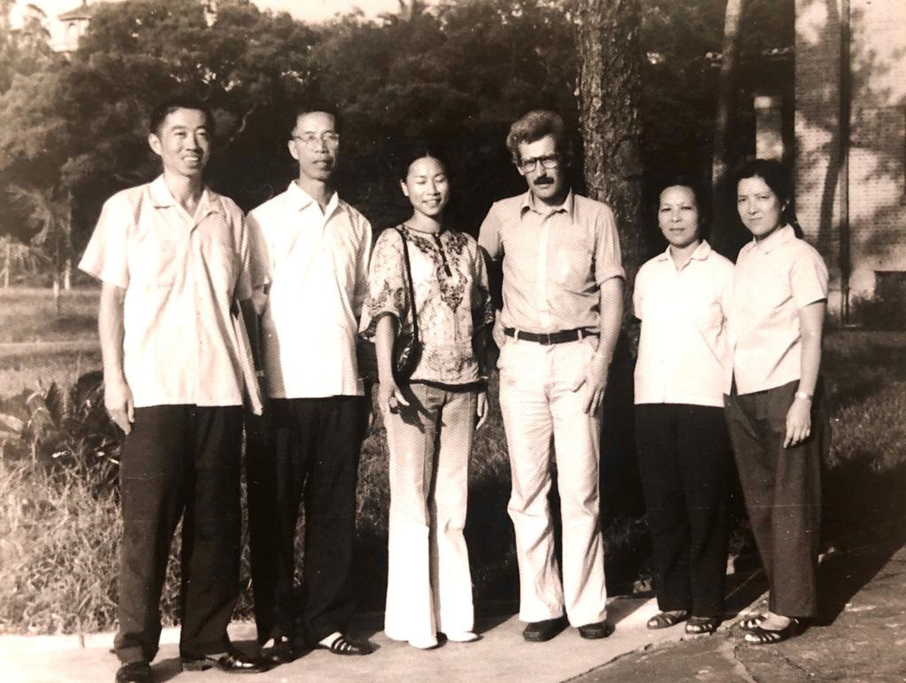 一九七五年,馬漢茂與廖天琪夫婦訪問廣州中山大學,與歷史系、經濟系、東亞研究所的教師們在一起。廖天琪提供