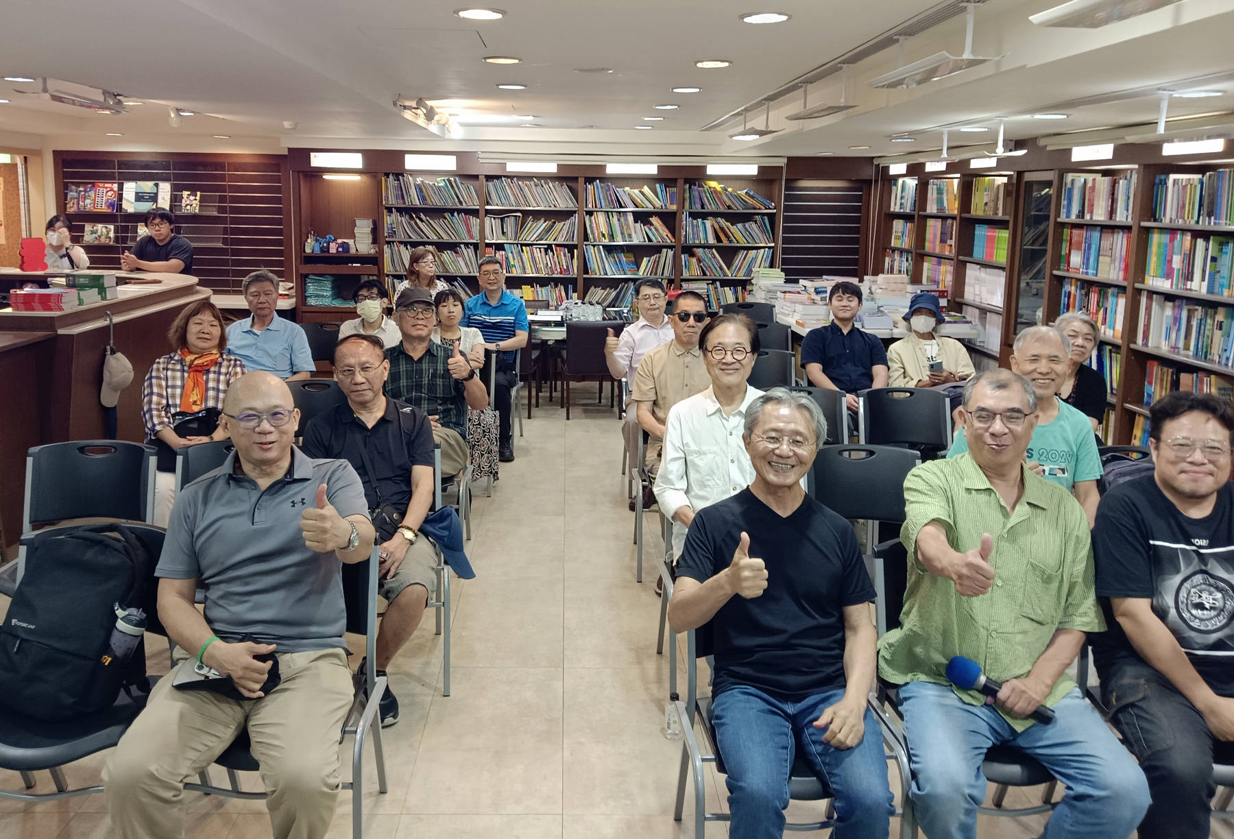 路寒袖精闢的專題演講博得滿堂喝采。（攝影∕記者鄭松維）