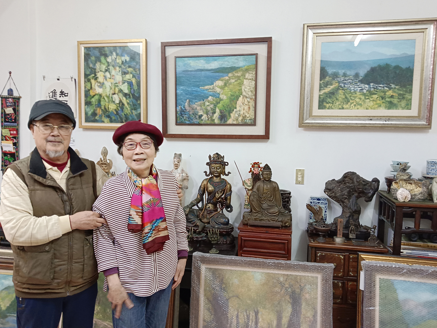 工作室寬敞的空間足以接待訪客，展示個人作品及多年收藏的古董藝術品。（攝影∕記者鄭松維）