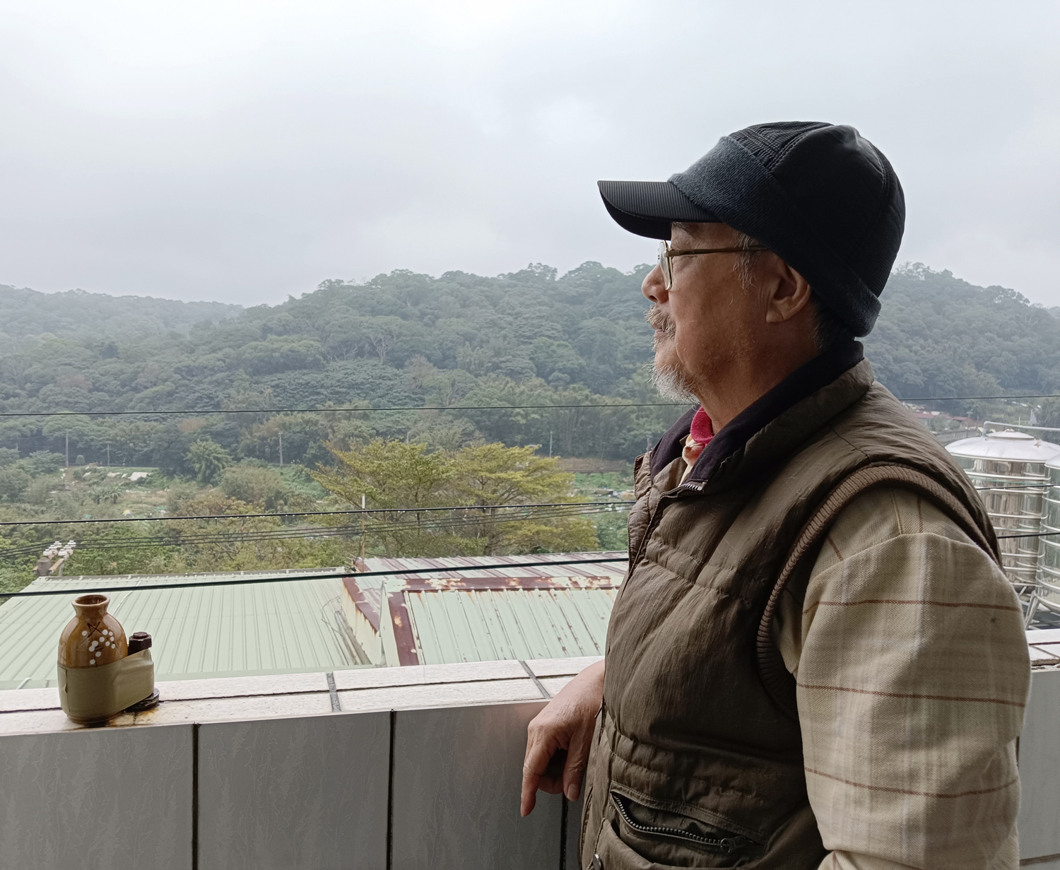畫家許宜家為擴張更寬敞的創作空間，從板橋移居桃園楊梅社區。（攝影∕記者鄭松維）