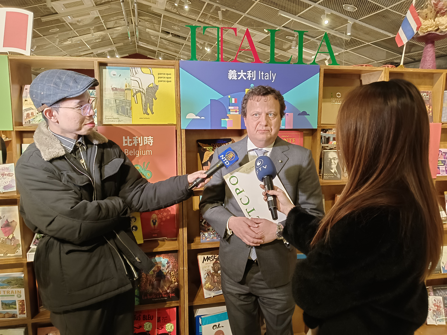 義大利經濟貿易文化推廣辦事處代表龍博文（Marco-Lombardi）接受媒體訪問。（攝影∕記者鄭松維）