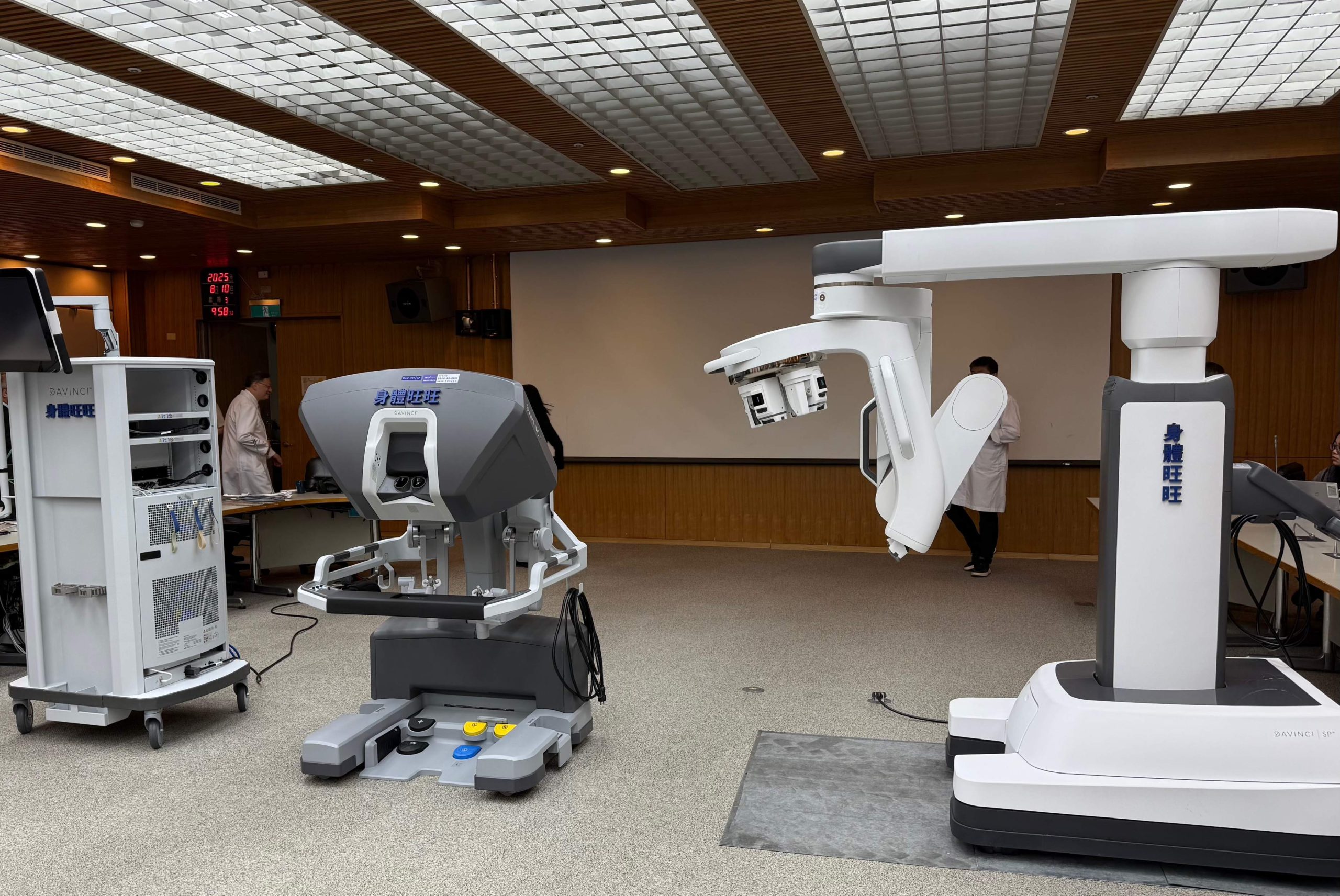 臺大醫院宣布正式啟用SP單孔機器人手術系統（da Vinci SP system），並成立「機器人及創新手術中心」。圖/李其芳攝
