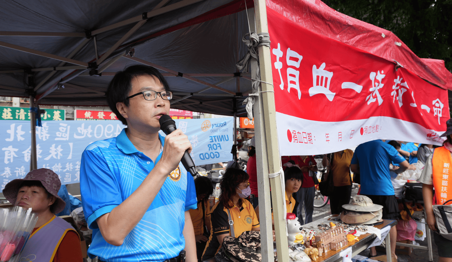 圖三：國際扶輪3490地區秘書長羅浚晅醫師呼籲大家挽袖捐出熱血。